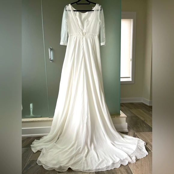 Soft A-Line Open Back White Dress or Wedding Dress (never worn, unaltered) - Picture 6 of 10